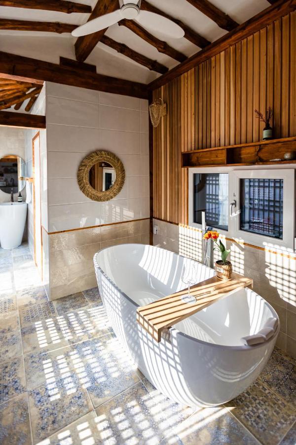 El House Hotel Gyeongju Bagian luar foto