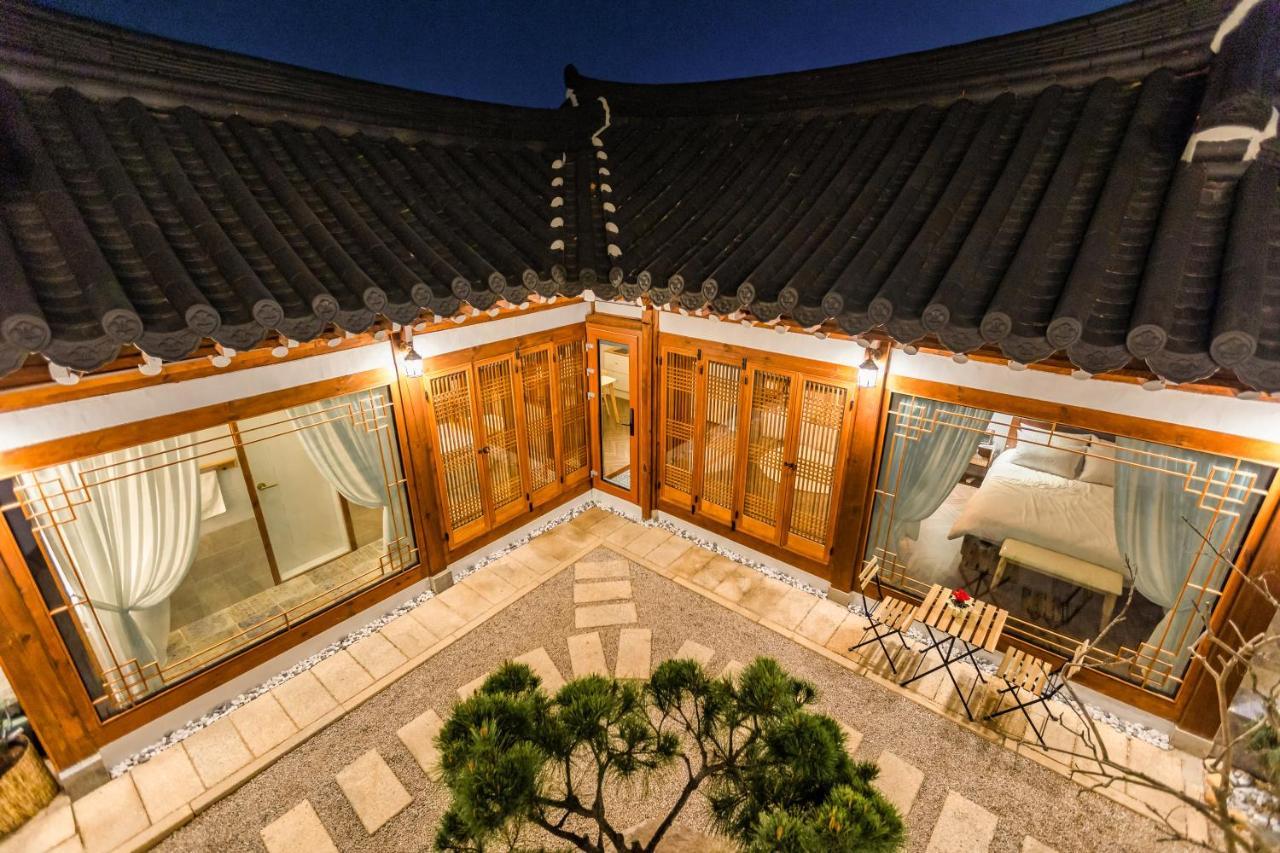 El House Hotel Gyeongju Bagian luar foto
