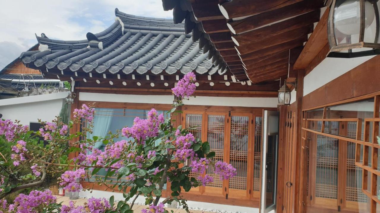 El House Hotel Gyeongju Bagian luar foto