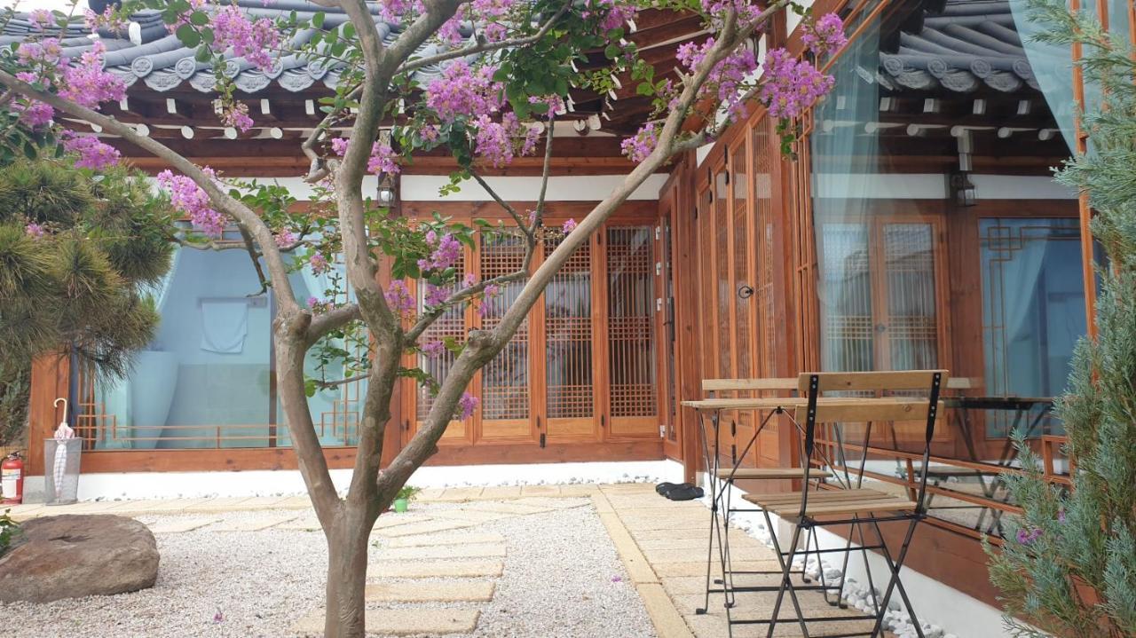 El House Hotel Gyeongju Bagian luar foto