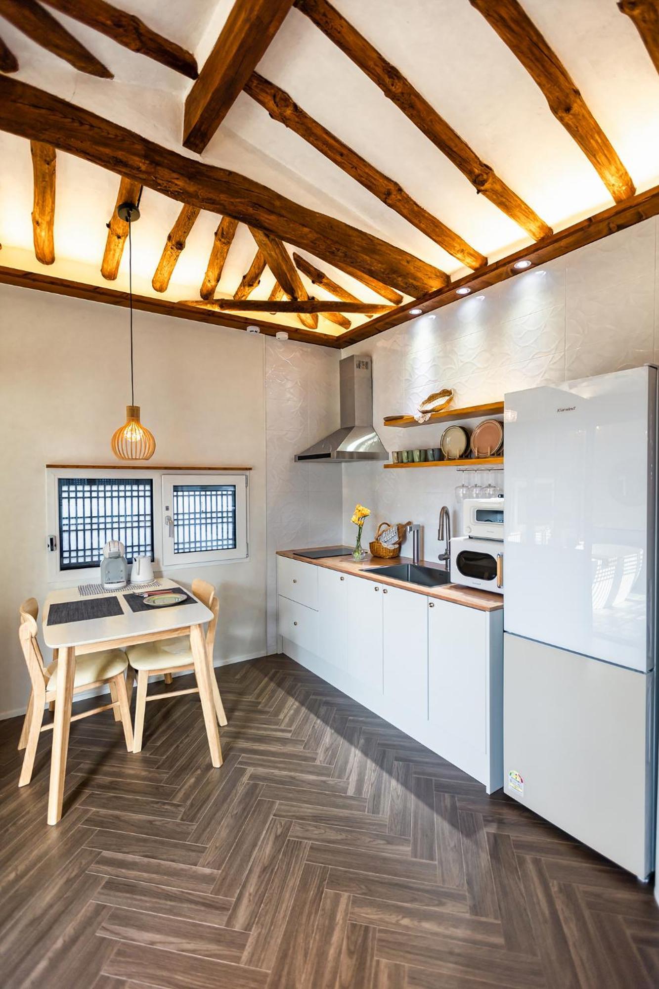 El House Hotel Gyeongju Bagian luar foto