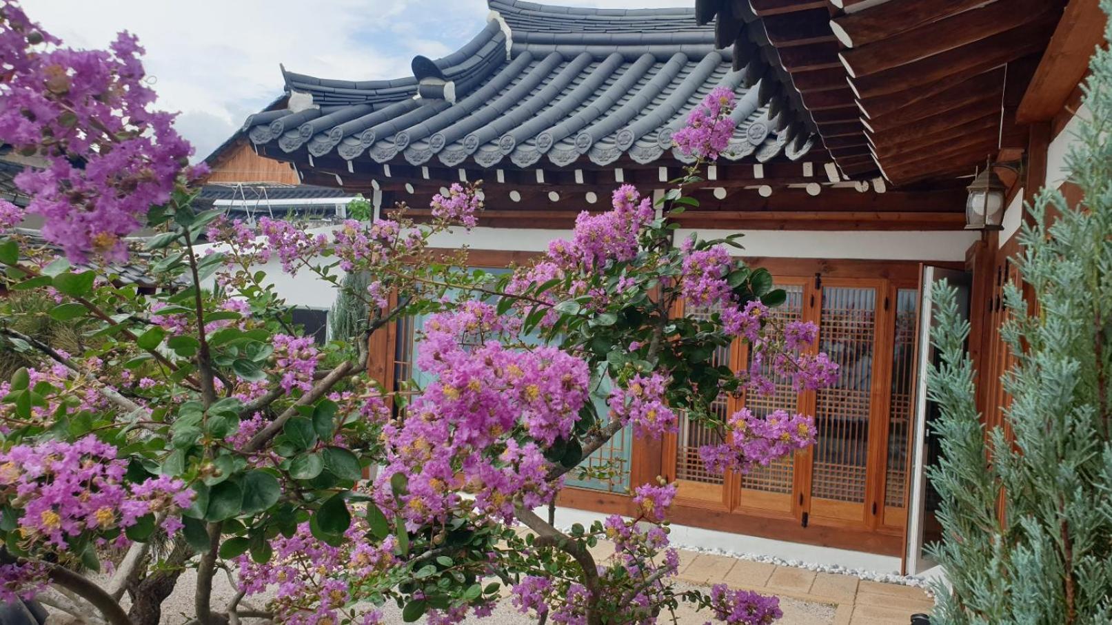 El House Hotel Gyeongju Bagian luar foto